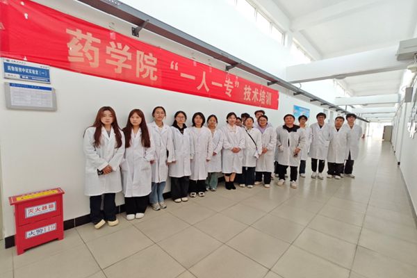 药学院开展2024-2025-2学期“一人一专”技术培训