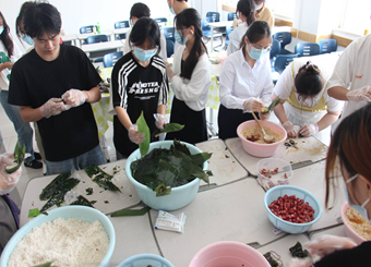 粽香四溢迎端午，青春聚力共前行——药学院团总支学生会开展端午主题团建活动