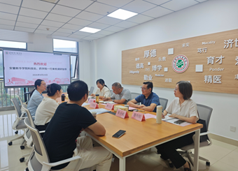 药学院组织2026级本科新生开展实验室参观活动
